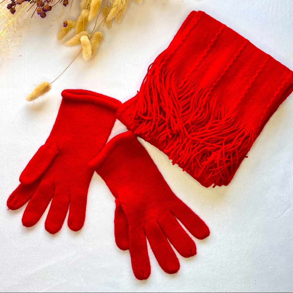 Scarf and Gloves
